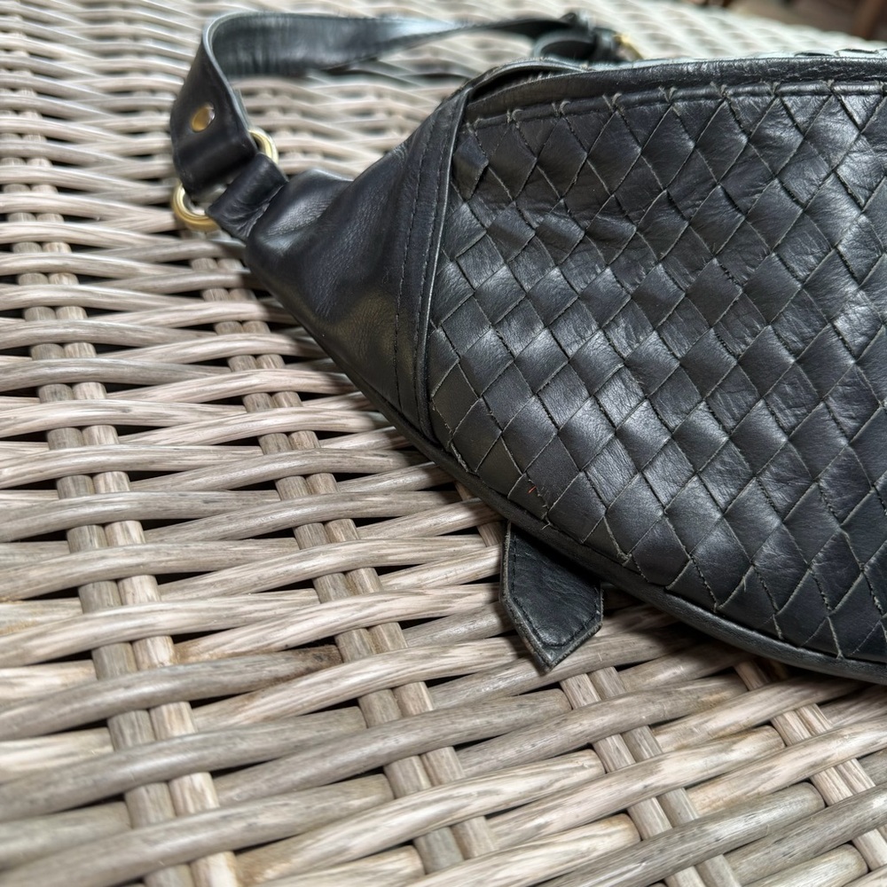 MANDRN Woven Atlas Crossbody! 💃 🔥 - Picture 5 of 14